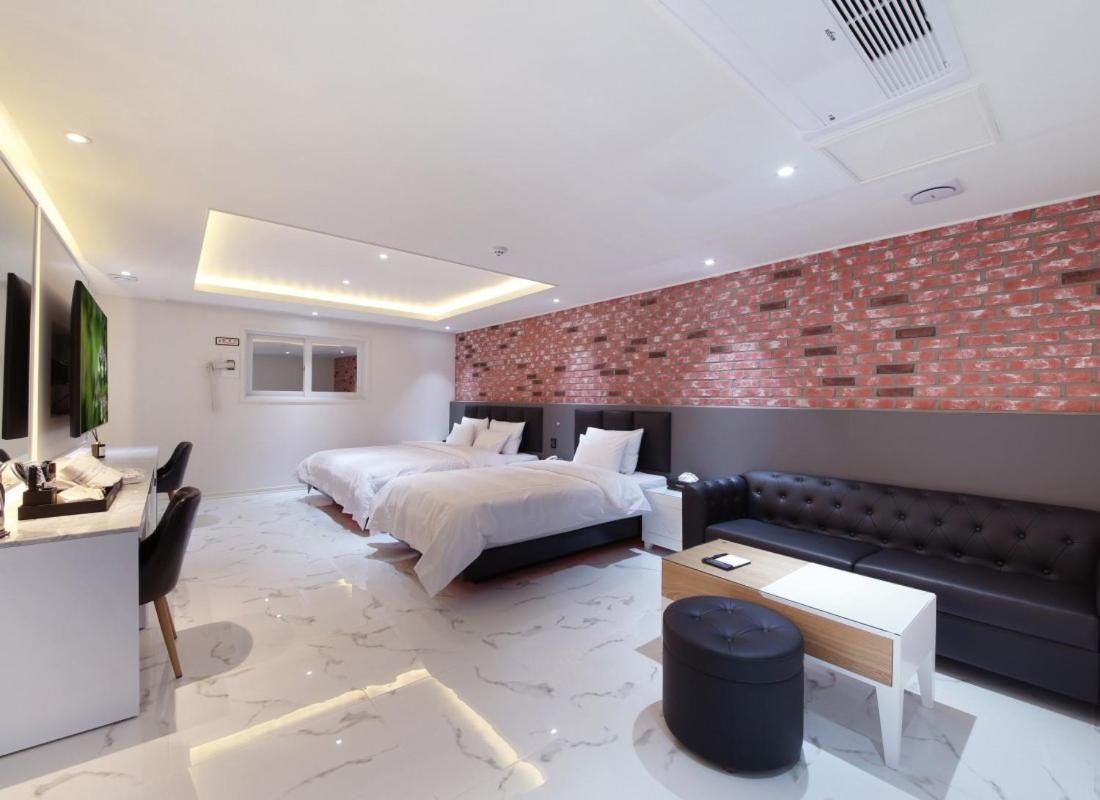 Wj Hotel Pool House Wonju Extérieur photo