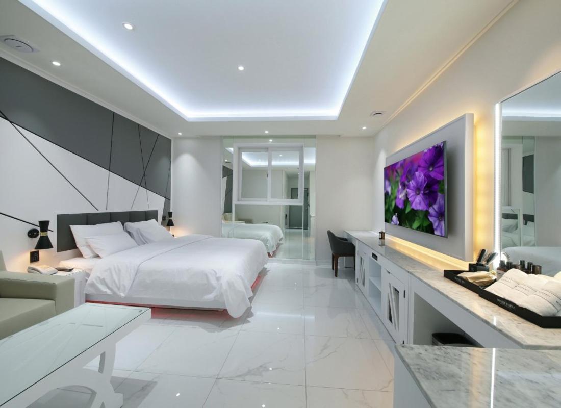 Wj Hotel Pool House Wonju Extérieur photo