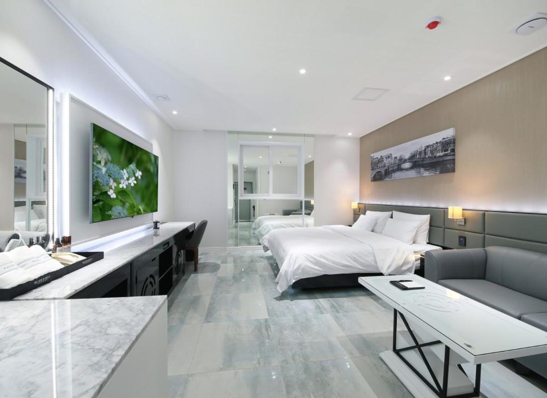Wj Hotel Pool House Wonju Extérieur photo