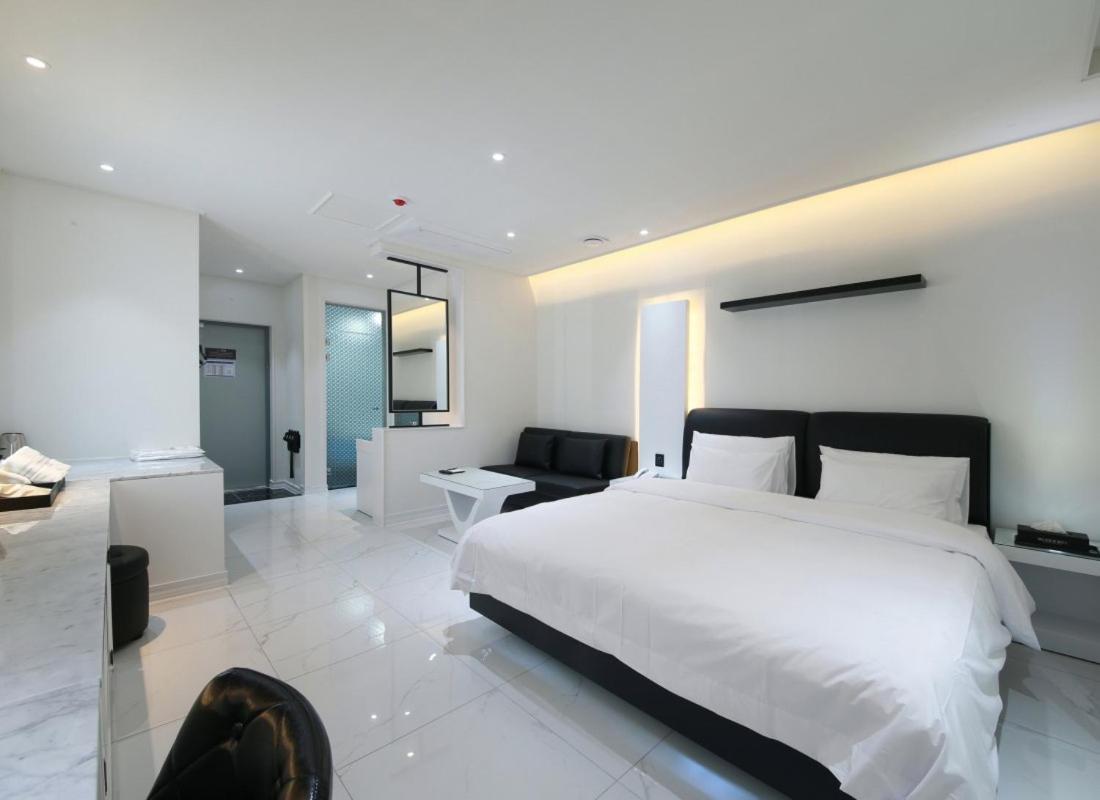 Wj Hotel Pool House Wonju Extérieur photo