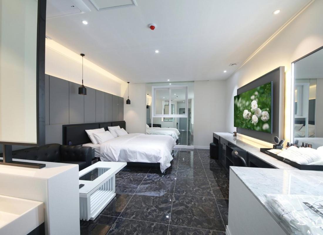 Wj Hotel Pool House Wonju Extérieur photo