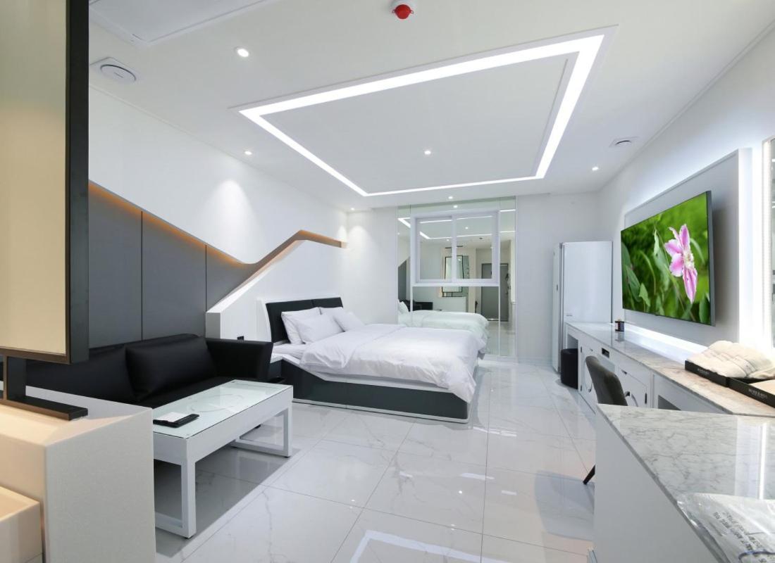 Wj Hotel Pool House Wonju Extérieur photo