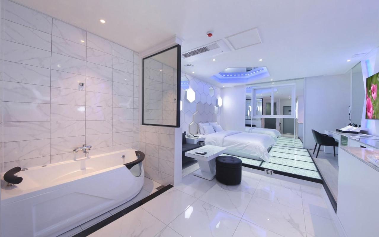 Wj Hotel Pool House Wonju Extérieur photo