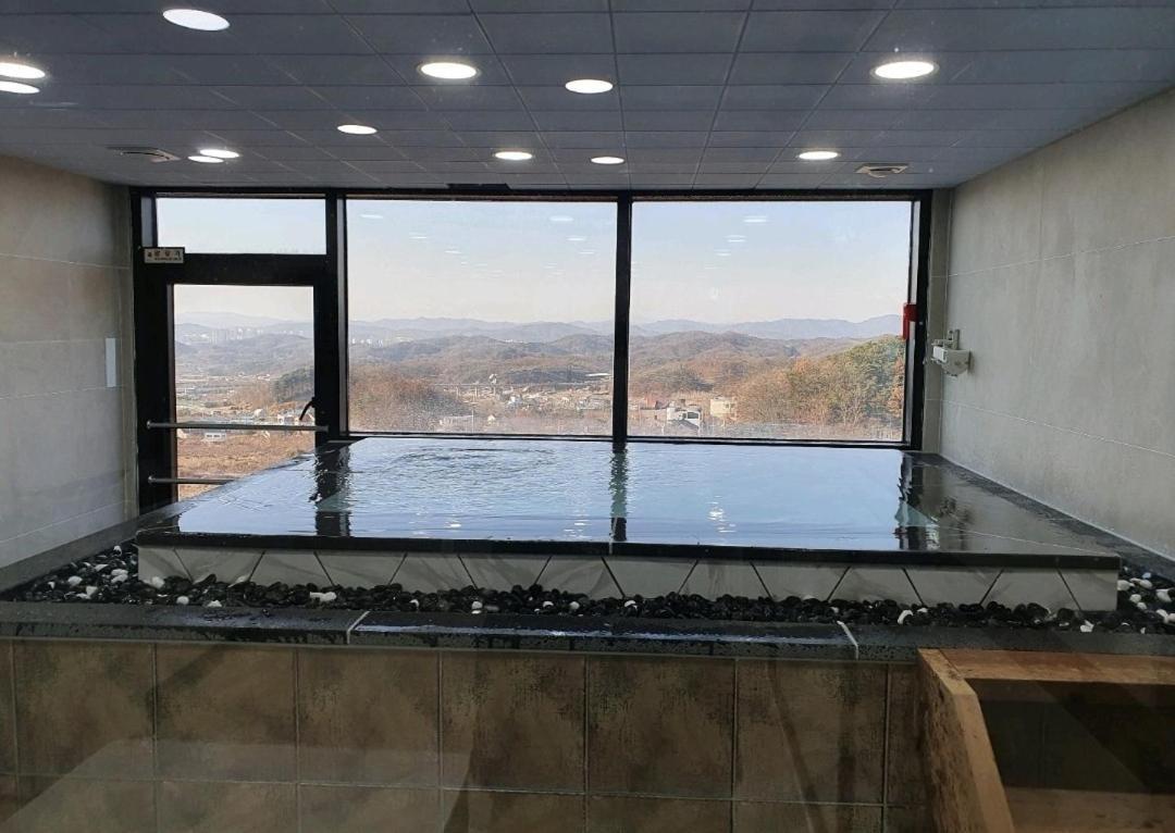 Wj Hotel Pool House Wonju Extérieur photo